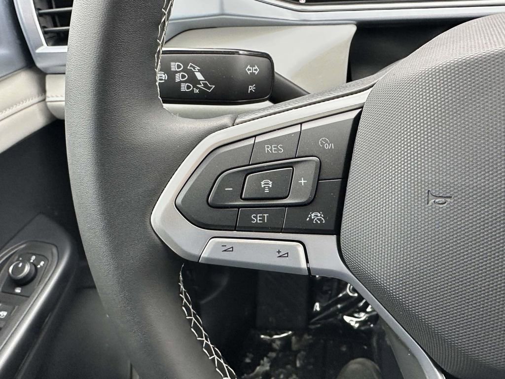 New 2026 Volkswagen Taos SE image 17