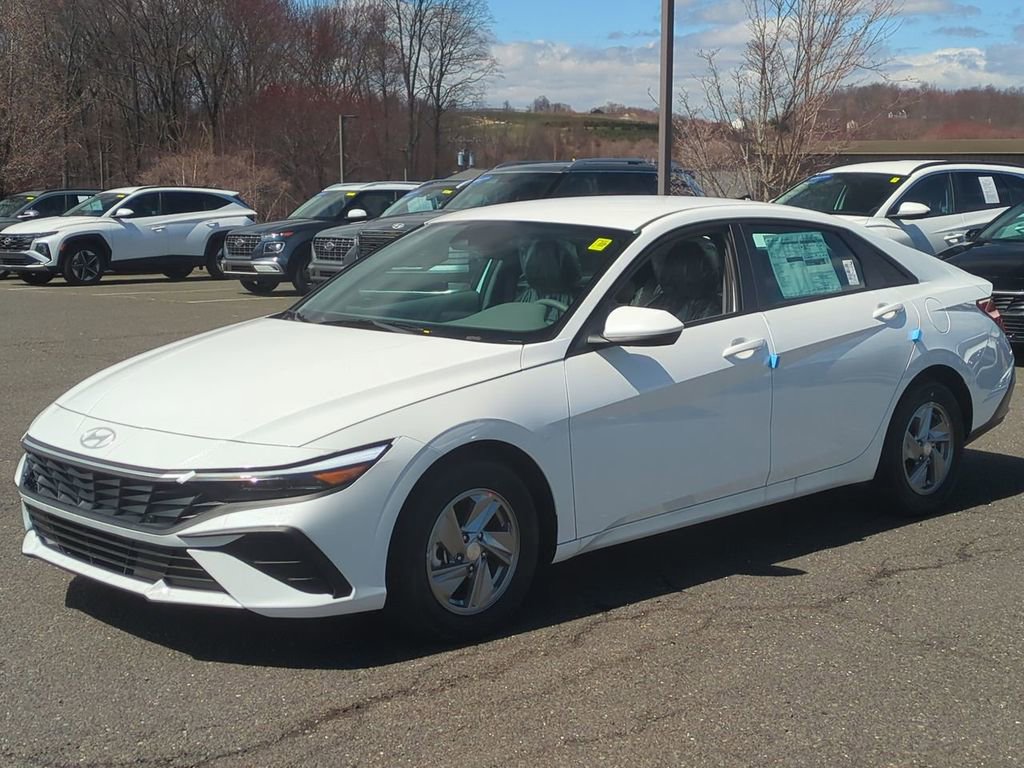 Certified 2026 Hyundai Elantra SE FWD image 7