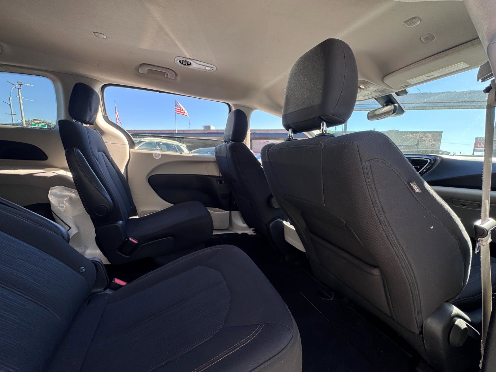 Used 2020 Chrysler Pacifica Touring image 28