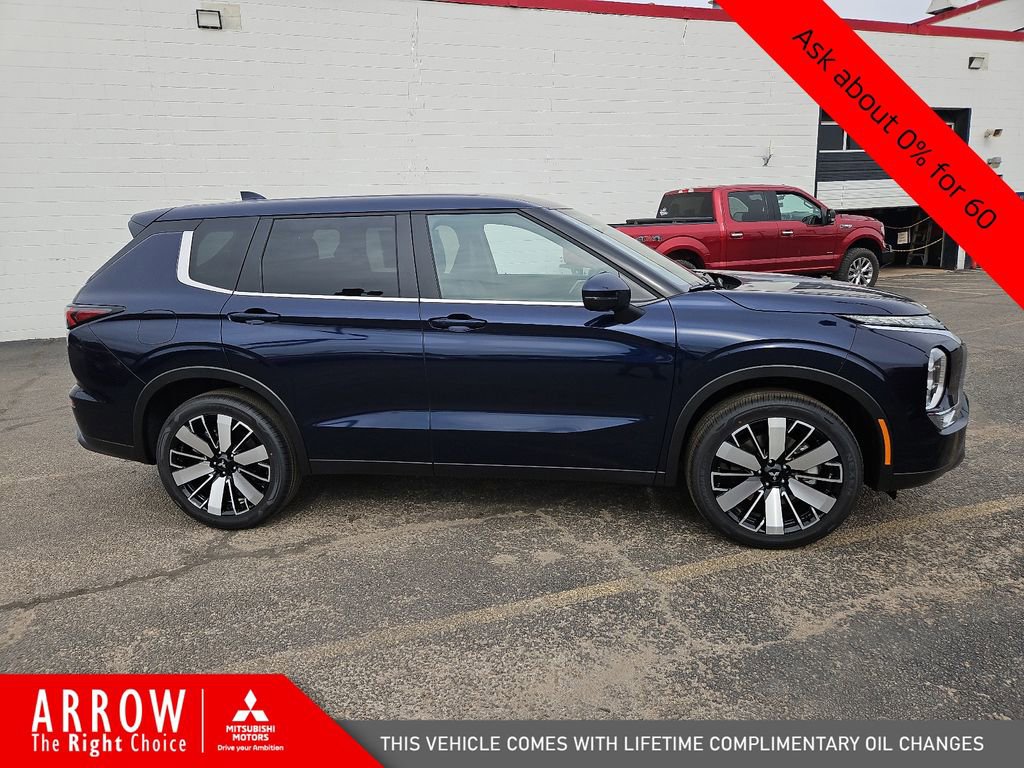 New 2025 Mitsubishi Outlander SE image 15