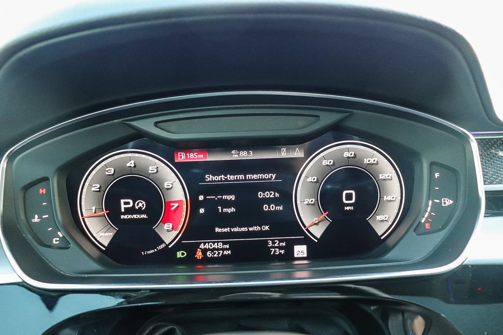 Used 2022 Audi S8 AWD/4WD image 27