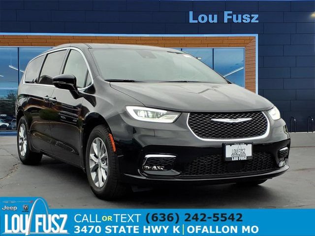 New 2026 Chrysler Pacifica Limited w/ Trailer Tow Group