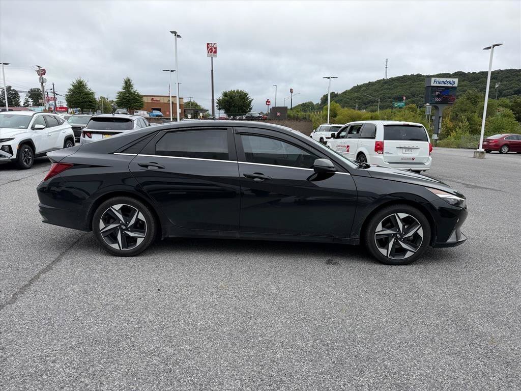Used 2023 Hyundai Elantra Limited FWD image 13