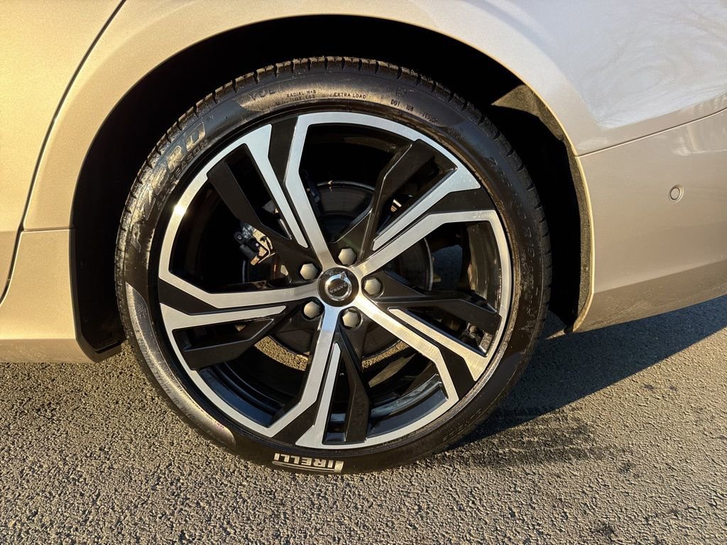 Used 2024 Volvo S60 B5 Plus w/ Climate Package image 9