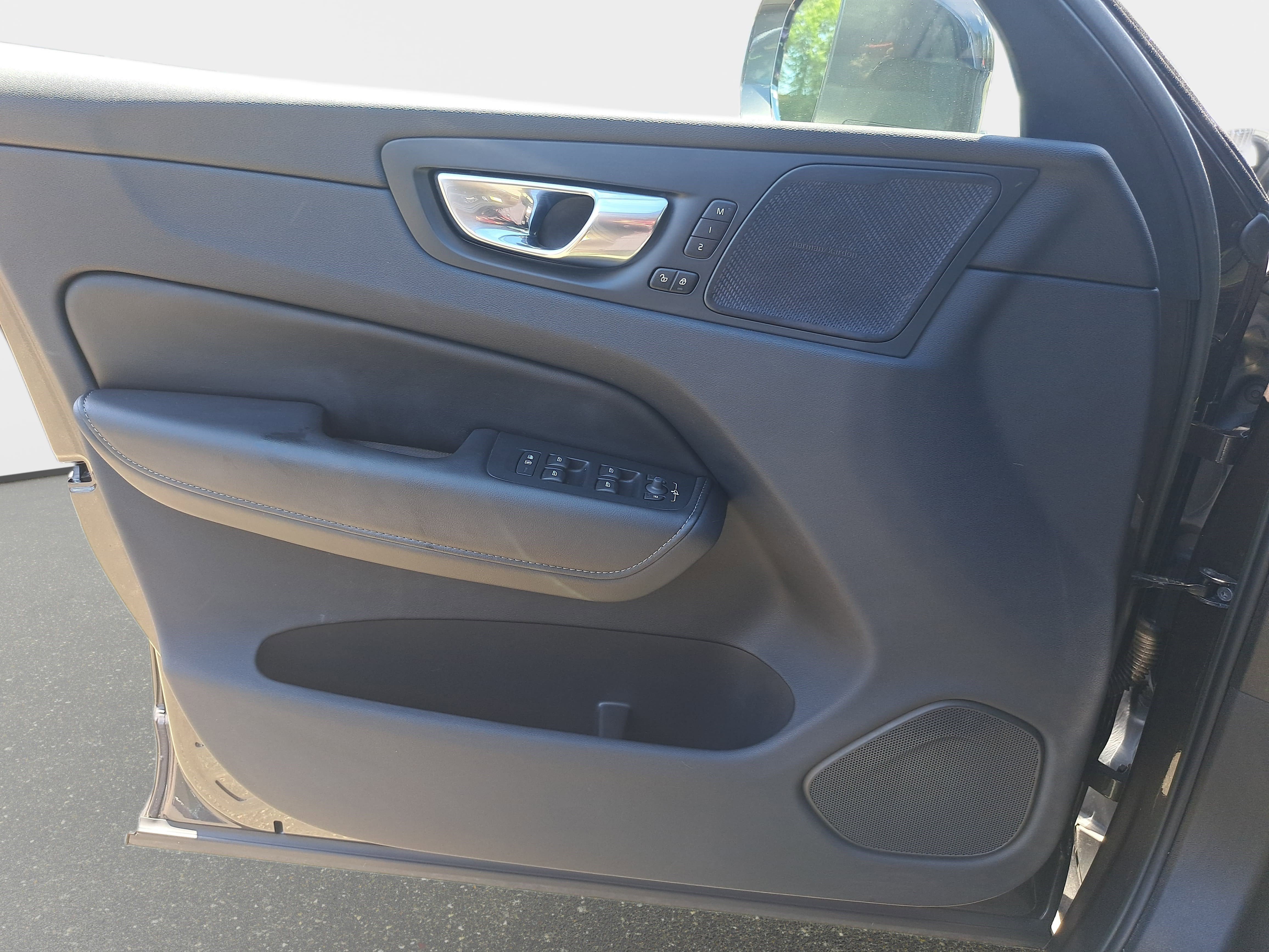 Used 2023 Volvo XC60 B5 Ultimate w/ Climate Package FWD image 26