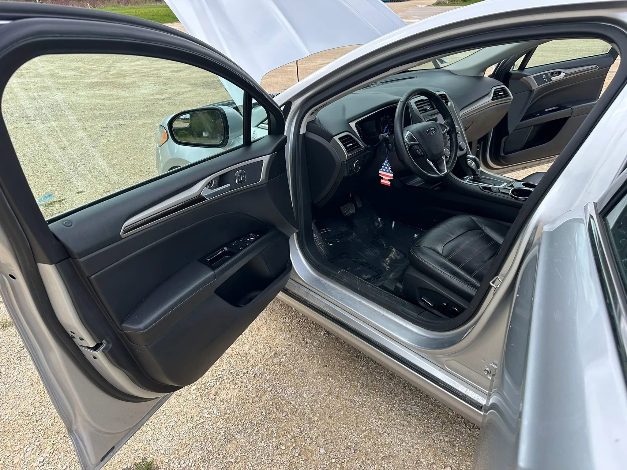 Used 2013 Ford Fusion SE FWD image 9