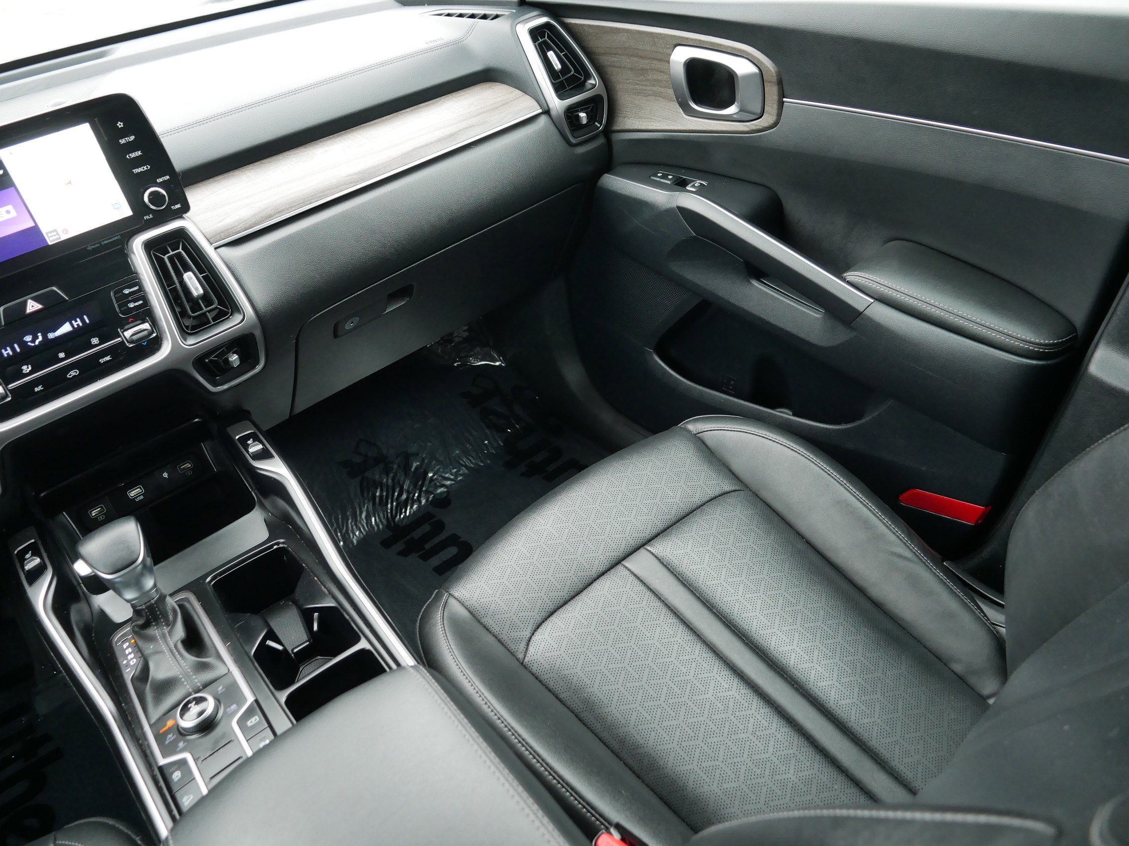 Certified 2023 Kia Sorento S w/ Panoramic Sunroof Package image 11