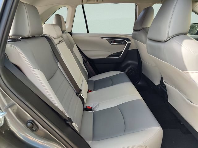 Used 2019 Toyota RAV4 XLE Premium FWD image 31