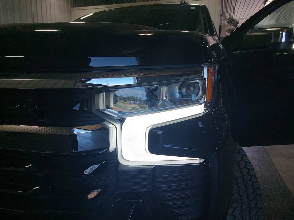 Used 2023 Chevrolet Silverado 1500 LT AWD/4WD image 31