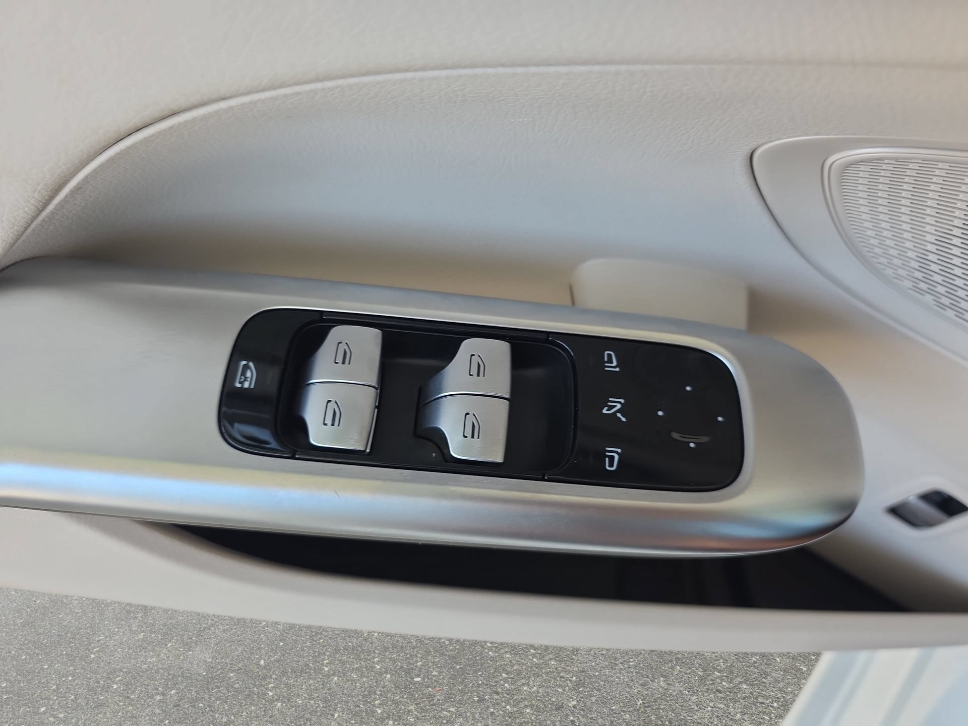 Used 2025 Mercedes-Benz C 300 Sedan image 27