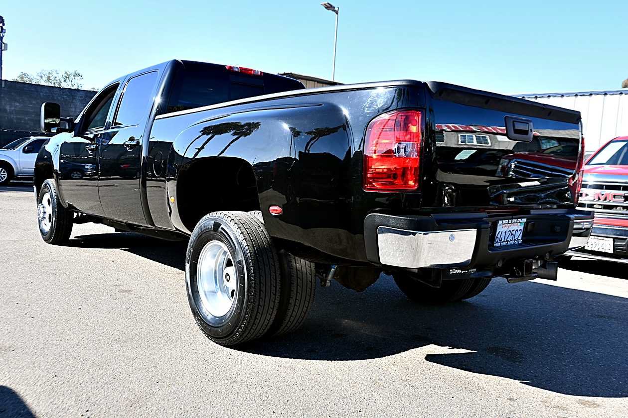 Used 2007 GMC Sierra 3500 SLT w/ Entertainment Package RWD image 5