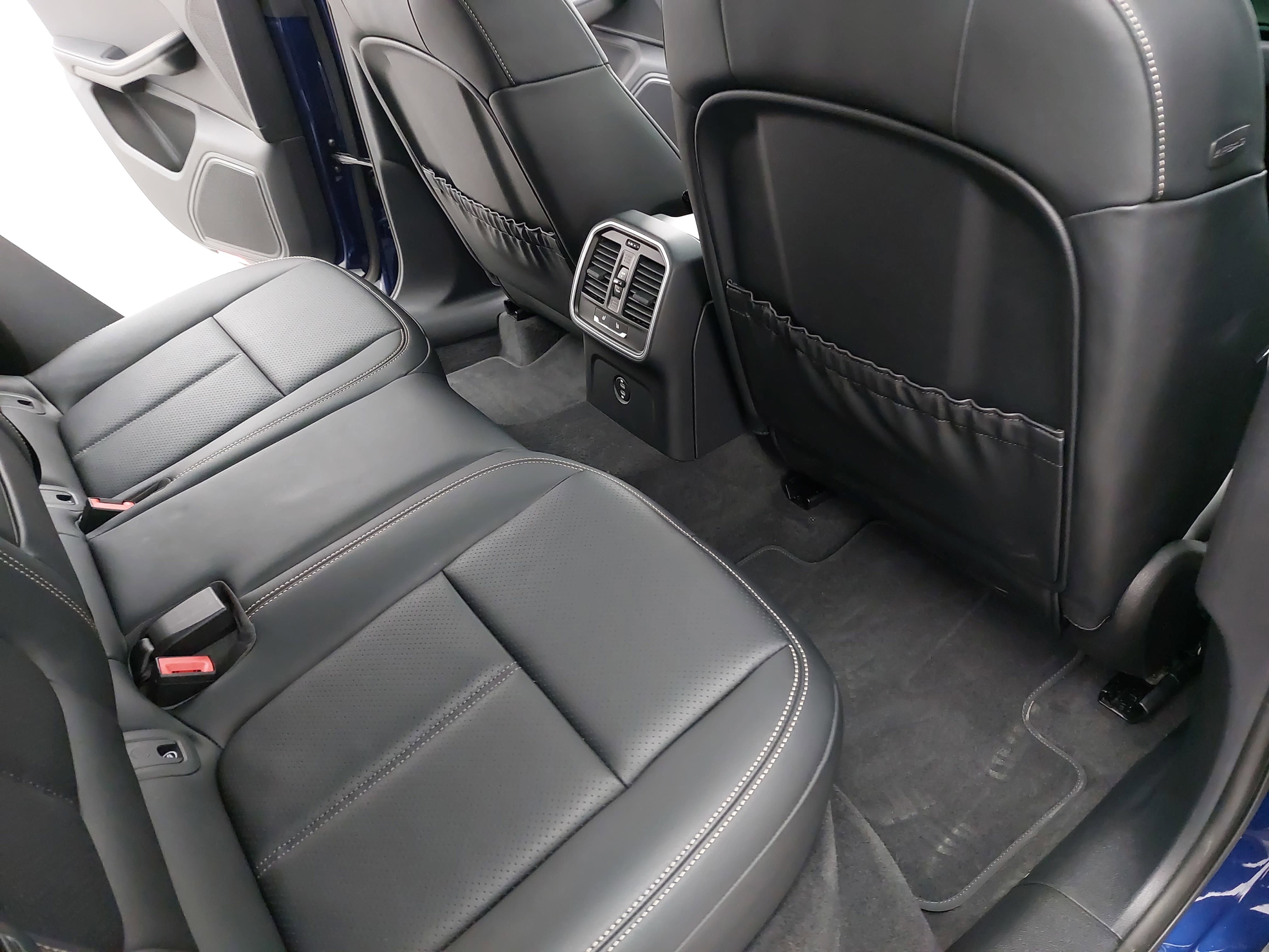 Certified 2026 Porsche Macan image 13