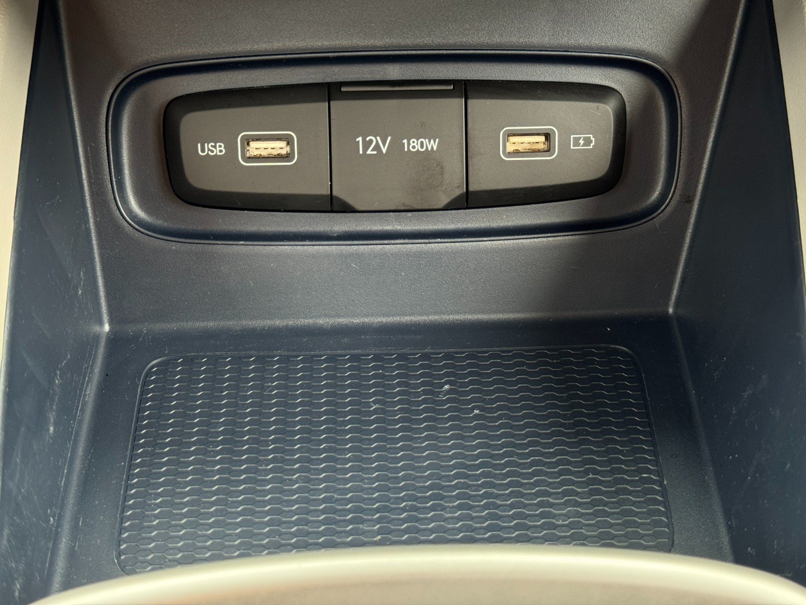 Used 2022 Hyundai Venue Limited FWD image 27