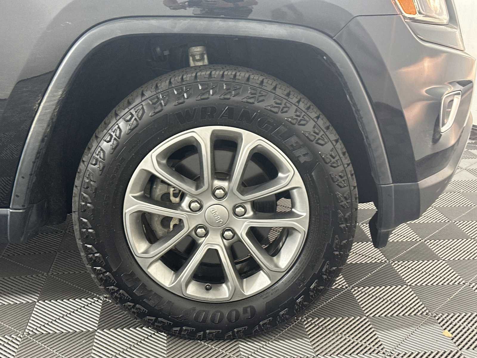 Used 2016 Jeep Grand Cherokee Limited w/ Trailer Tow Group IV AWD/4WD image 12