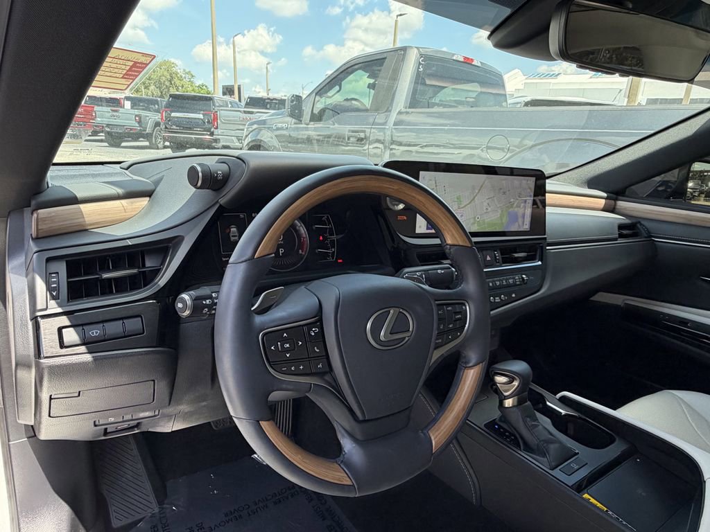 Used 2024 Lexus ES 350 w/ Technology Package FWD image 18
