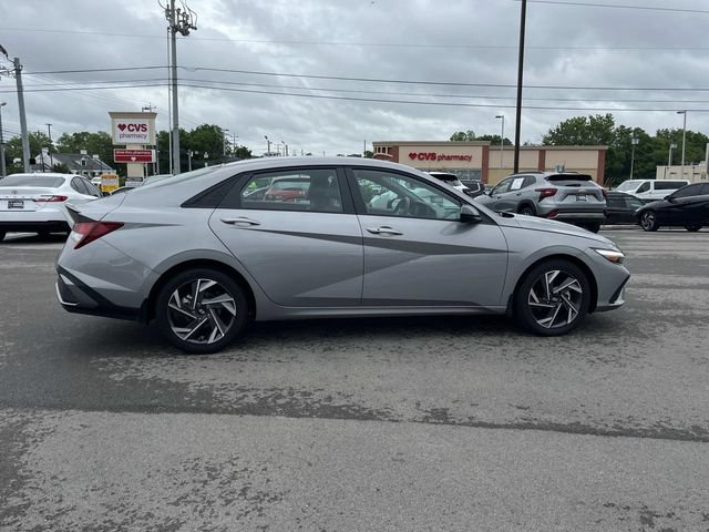 Certified 2025 Hyundai Elantra Sport FWD image 4