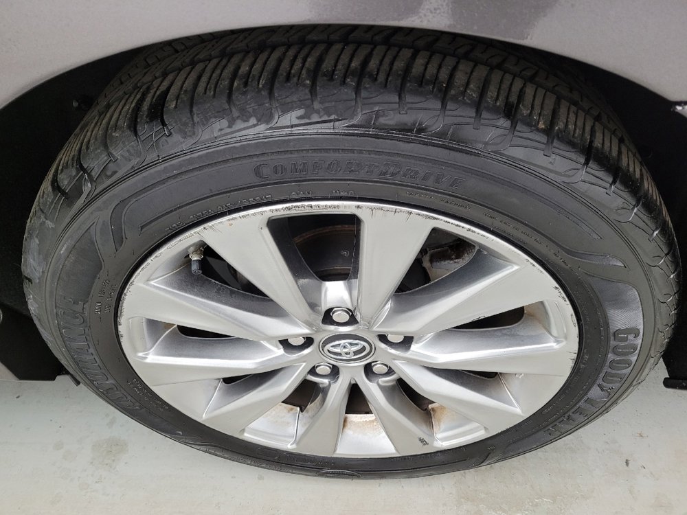 Used 2017 Toyota Camry XLE FWD image 31