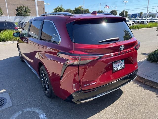 Used 2025 Toyota Sienna Platinum AWD/4WD image 7