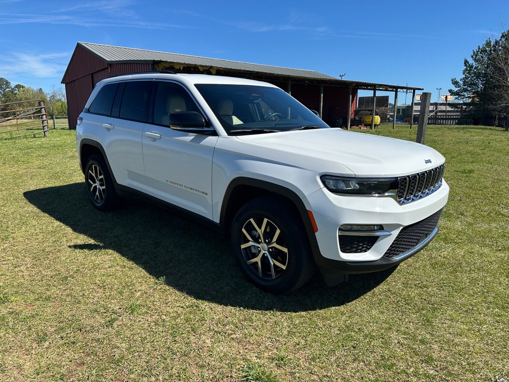 Used 2023 Jeep Grand Cherokee Limited image 2