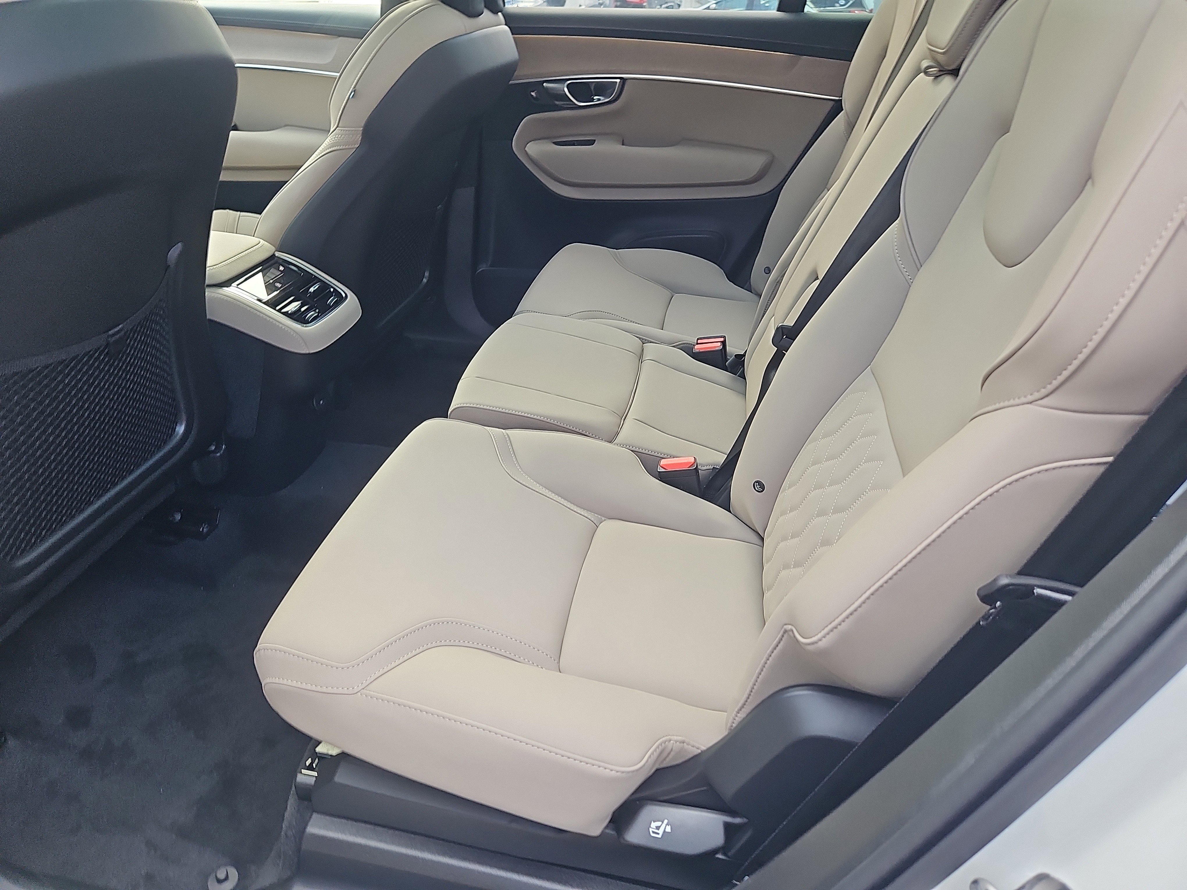 New 2026 Volvo XC90 B6 Plus w/ Protection Package Premier image 22