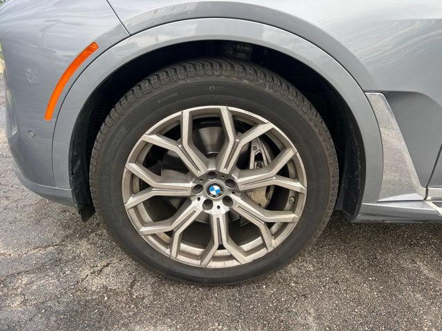 Used 2024 BMW X7 xDrive40i w/ Premium Package AWD/4WD image 9