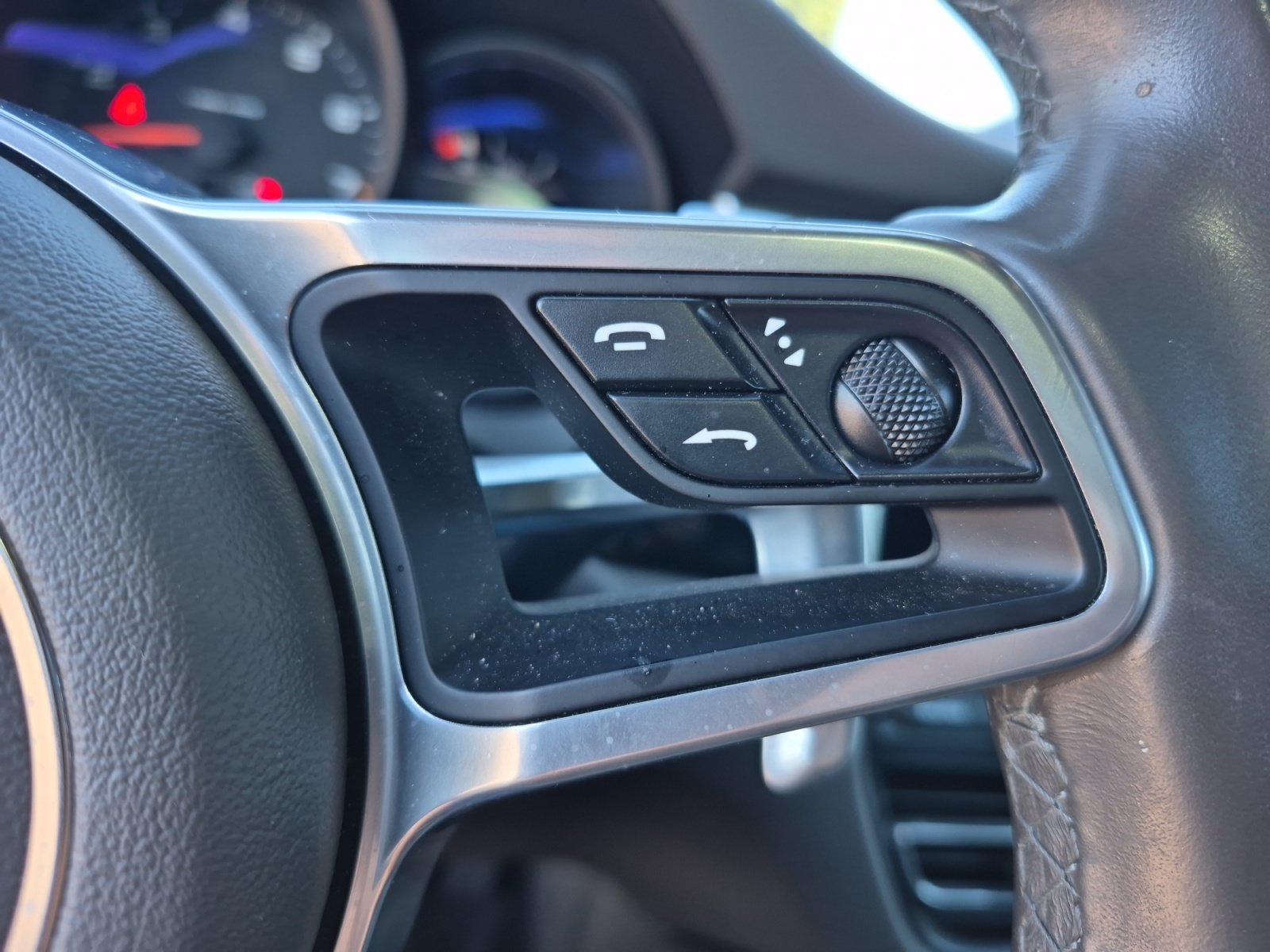 Used 2021 Porsche Macan AWD/4WD image 16