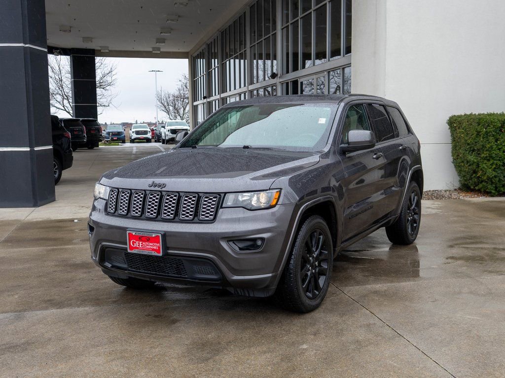 Used 2018 Jeep Grand Cherokee Altitude image 3