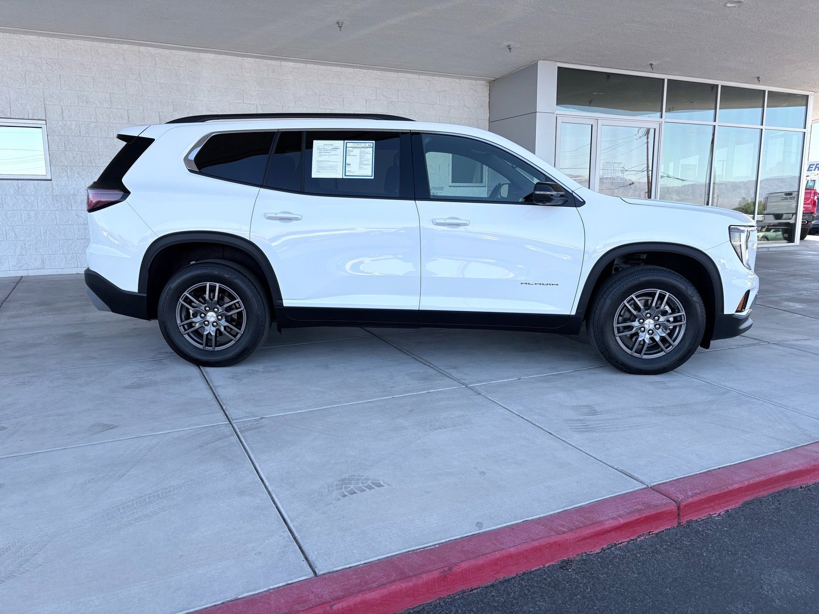 Used 2025 GMC Acadia Elevation image 2