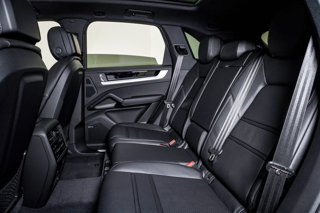 New 2026 Porsche Cayenne S AWD/4WD image 17