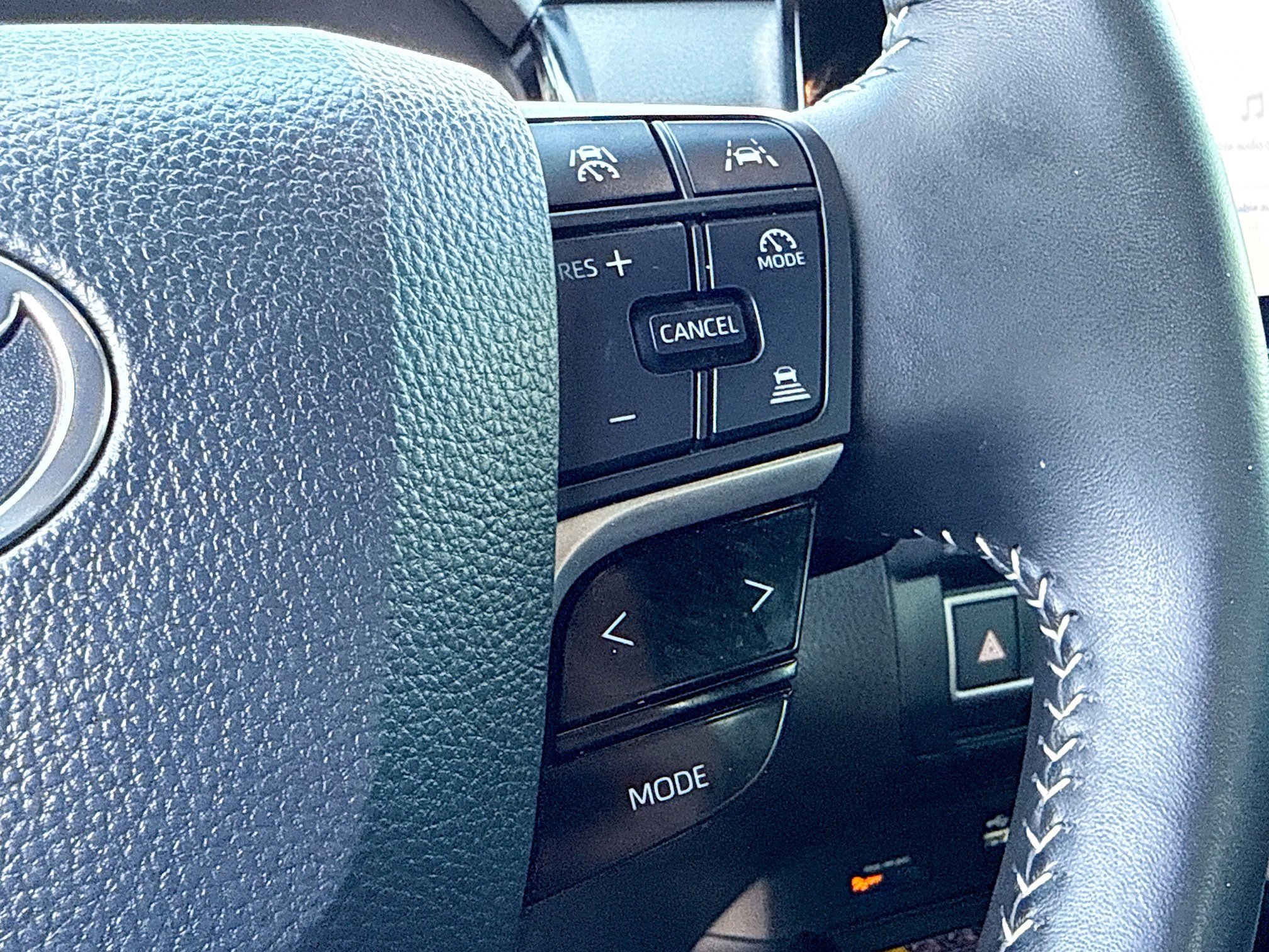 Used 2025 Toyota Camry SE w/ Convenience Package image 37