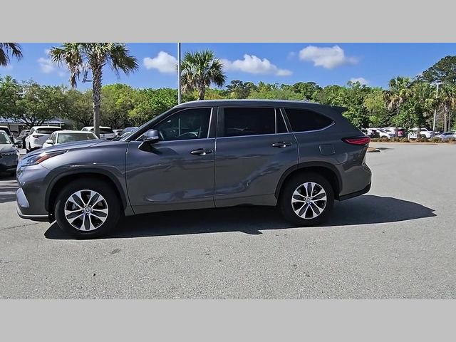Used 2023 Toyota Highlander XLE image 18