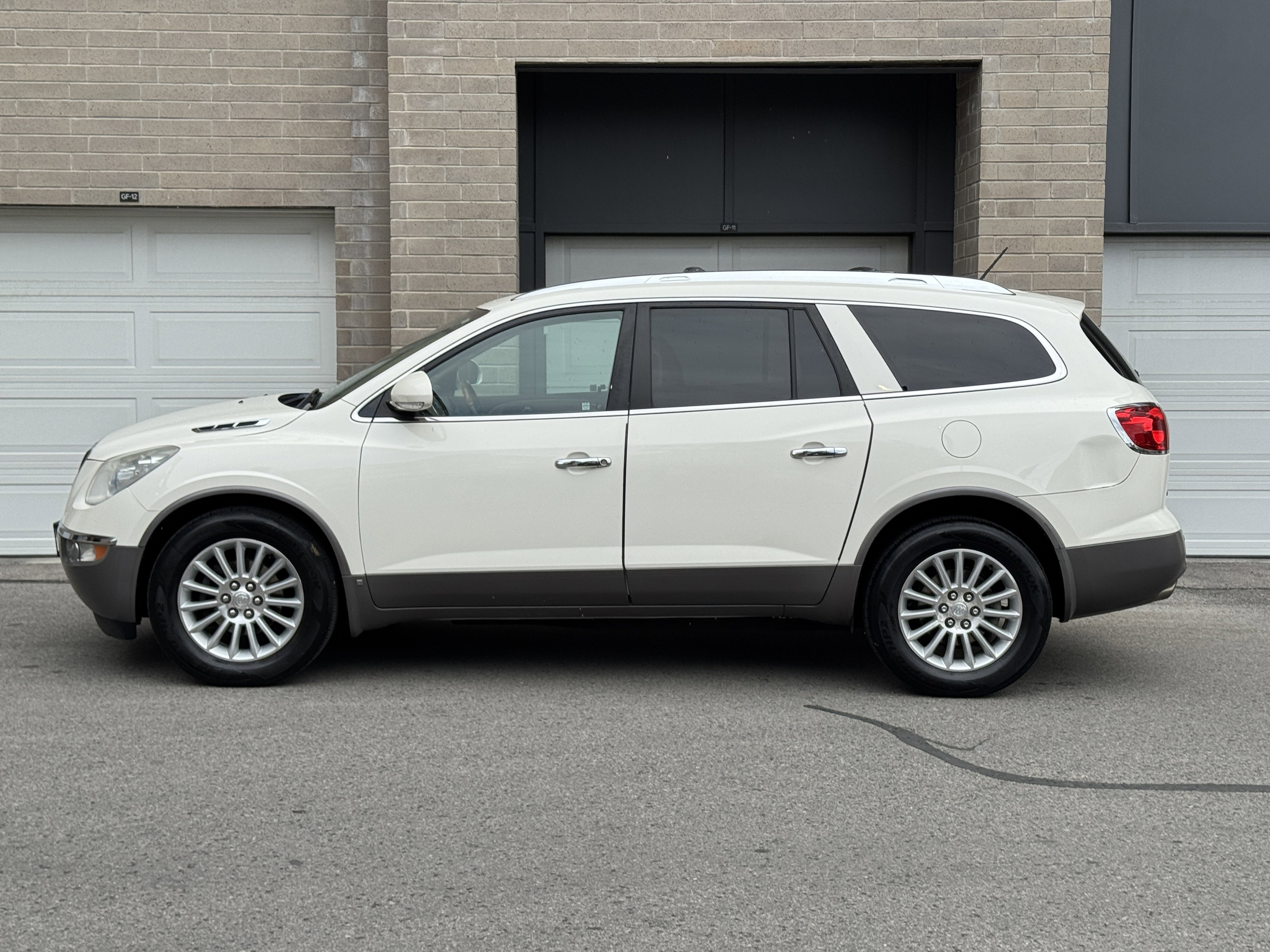Used 2010 Buick Enclave CXL w/ Trailering Provision Package AWD/4WD image 2
