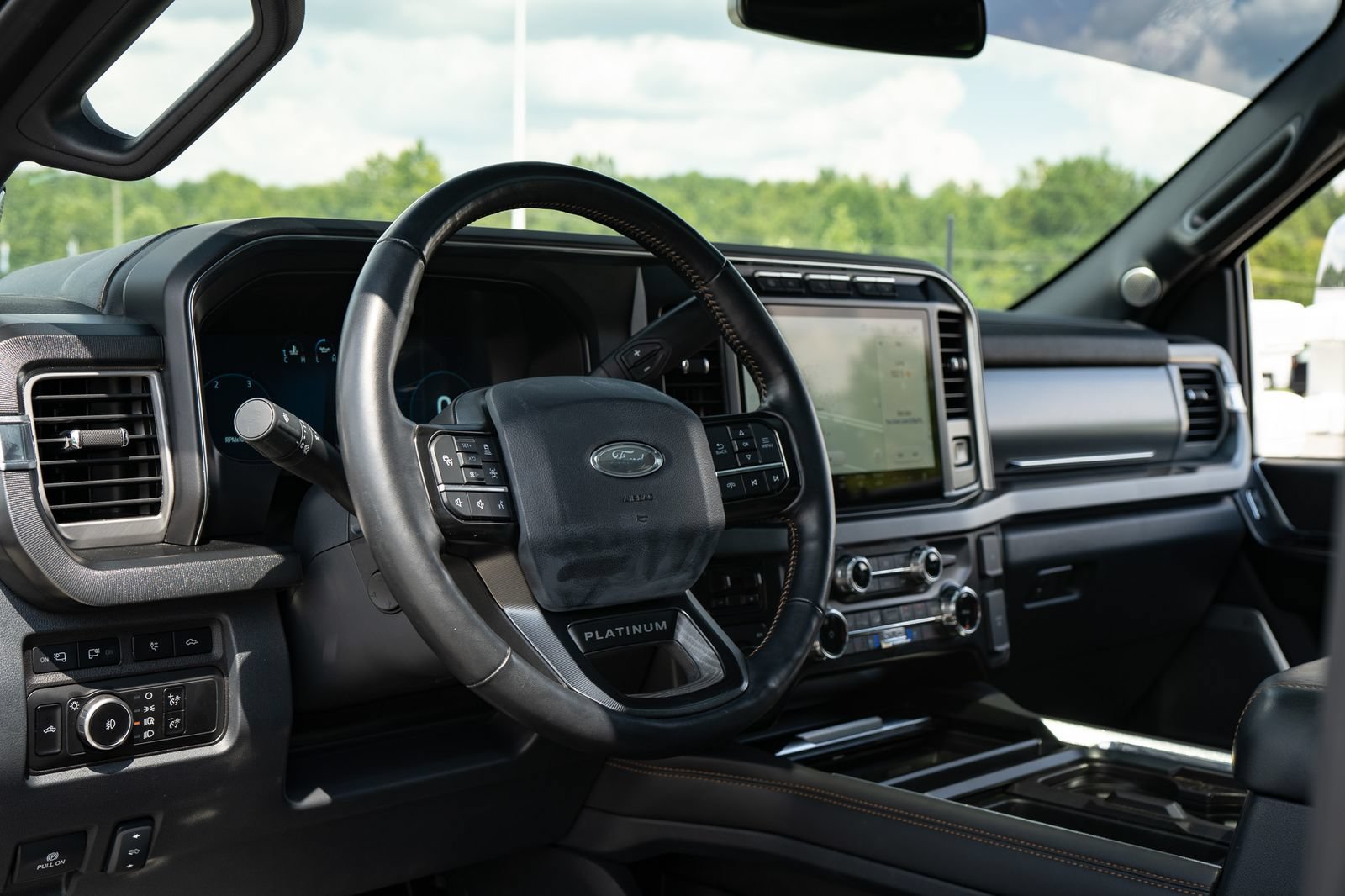 Used 2024 Ford F450 Platinum w/ FX4 Off-Road Package AWD/4WD image 29