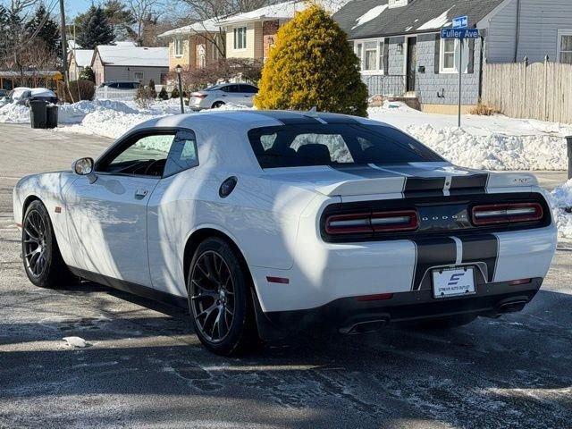 Used 2015 Dodge Challenger SRT w/ Technology Group image 8
