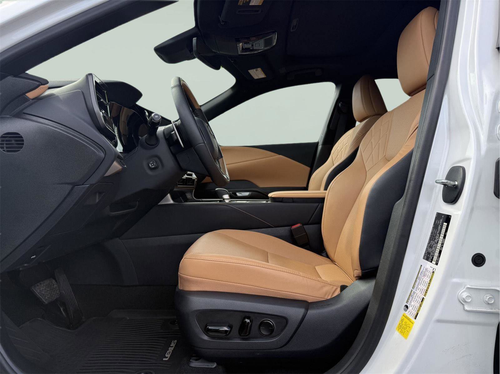 Certified 2025 Lexus RX 350h AWD/4WD image 9