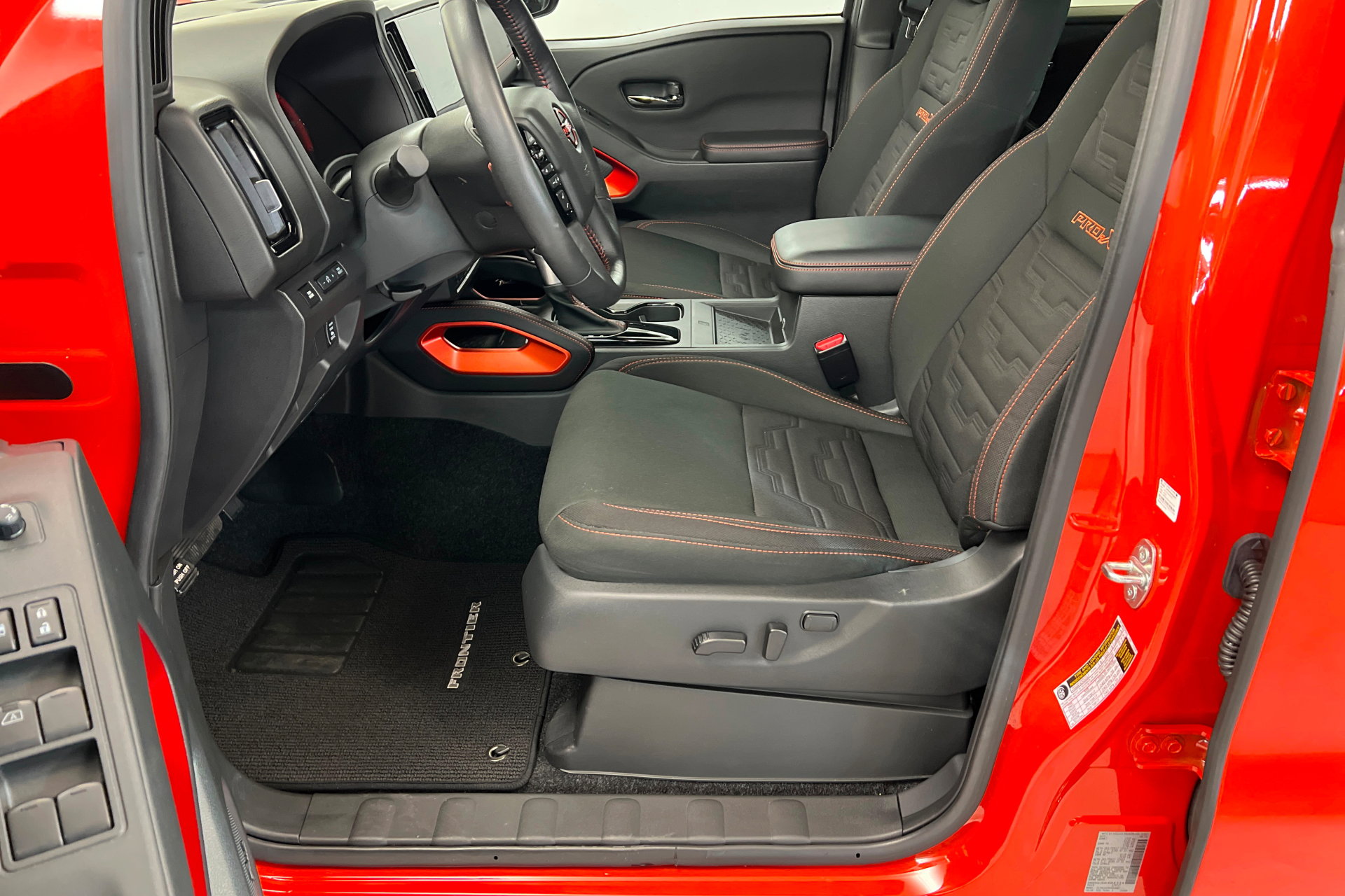 Used 2025 Nissan Frontier Pro-X w/ Pro Convenience Package image 17