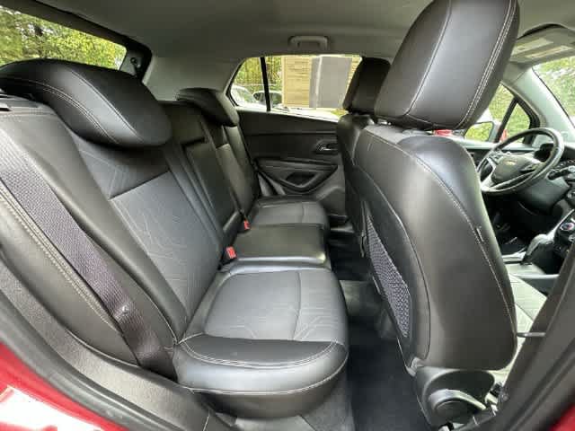 Used 2019 Chevrolet Trax LT w/ LT Convenience Package AWD/4WD image 23
