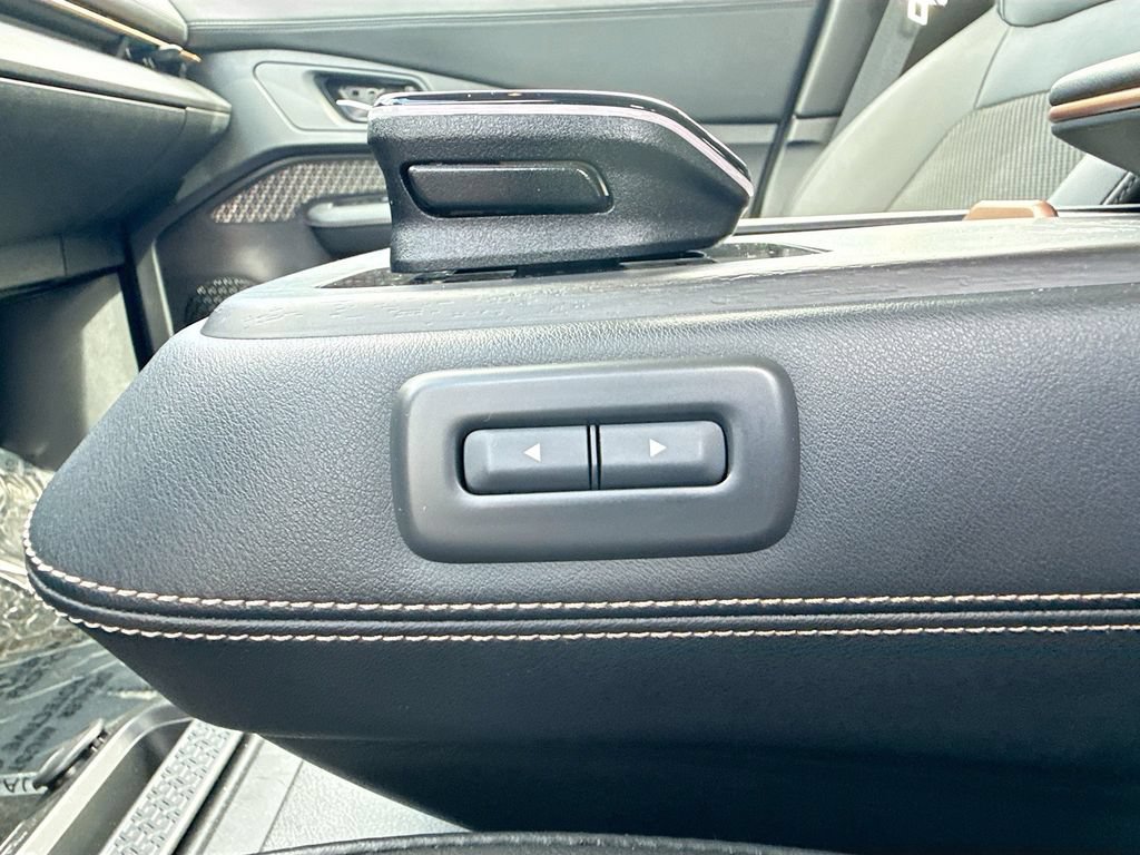 Used 2024 Nissan Ariya AWD image 36