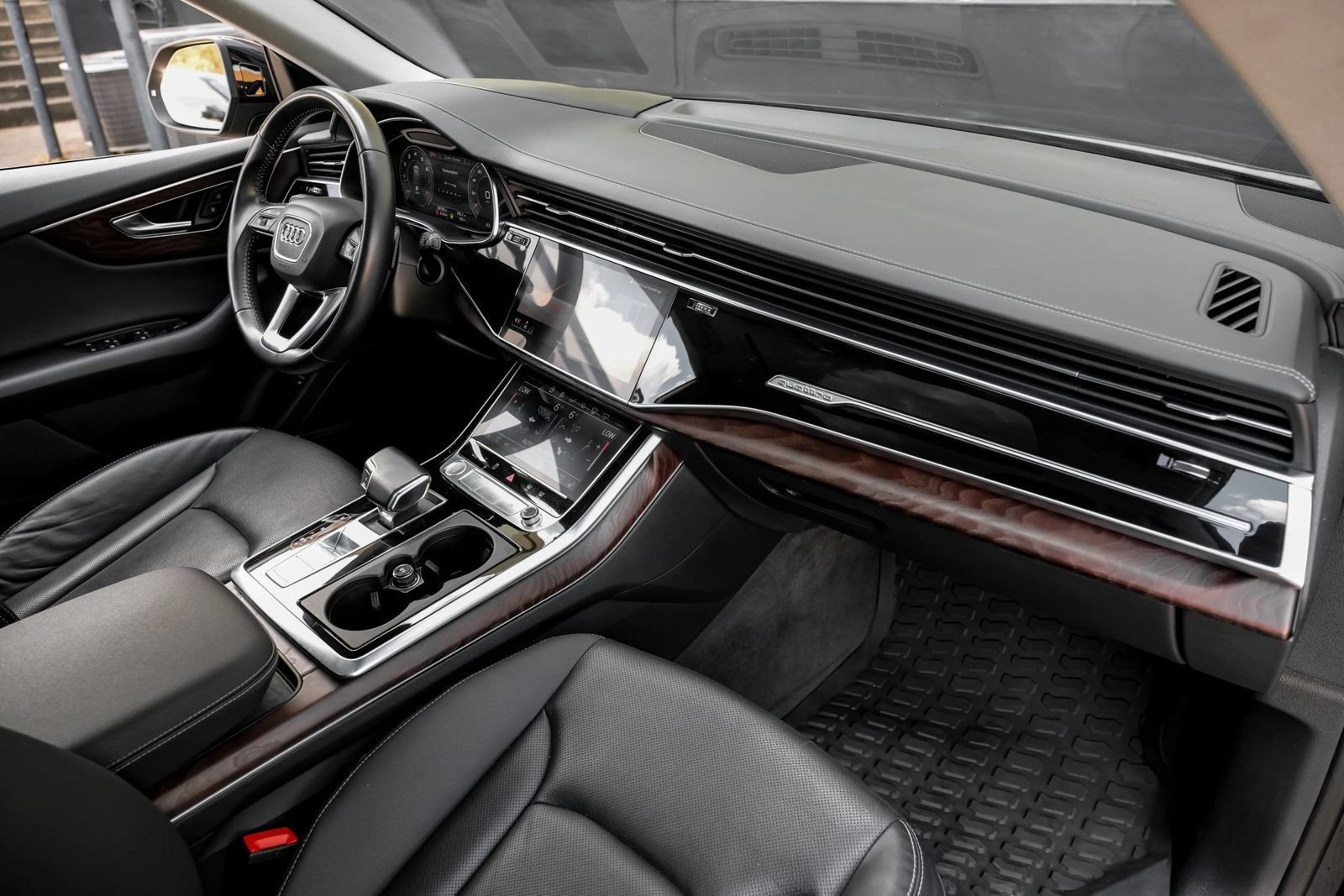 Used 2020 Audi Q8 Prestige w/ Prestige Package AWD/4WD image 12