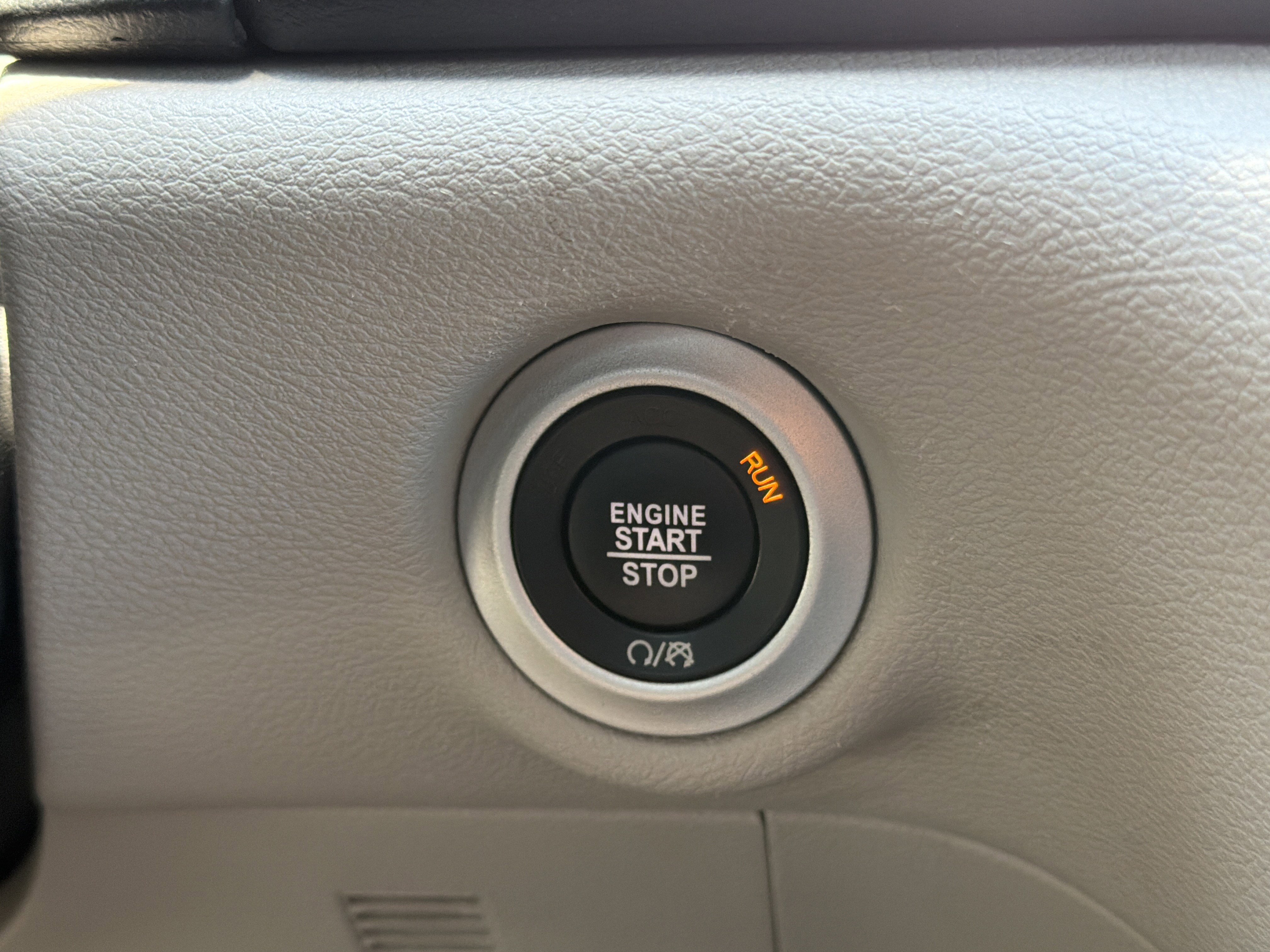 Used 2024 Chrysler Pacifica Touring-L FWD image 9