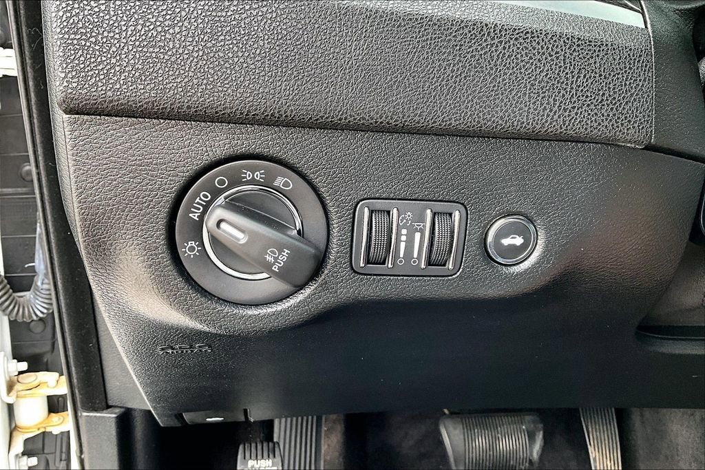 Used 2018 Chrysler 300 Touring L RWD image 31