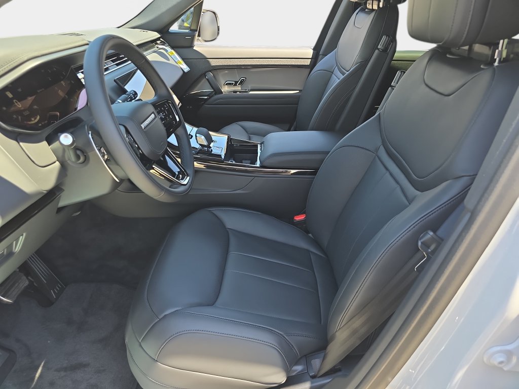 New 2026 Land Rover Range Rover Sport Dynamic SE AWD/4WD image 17