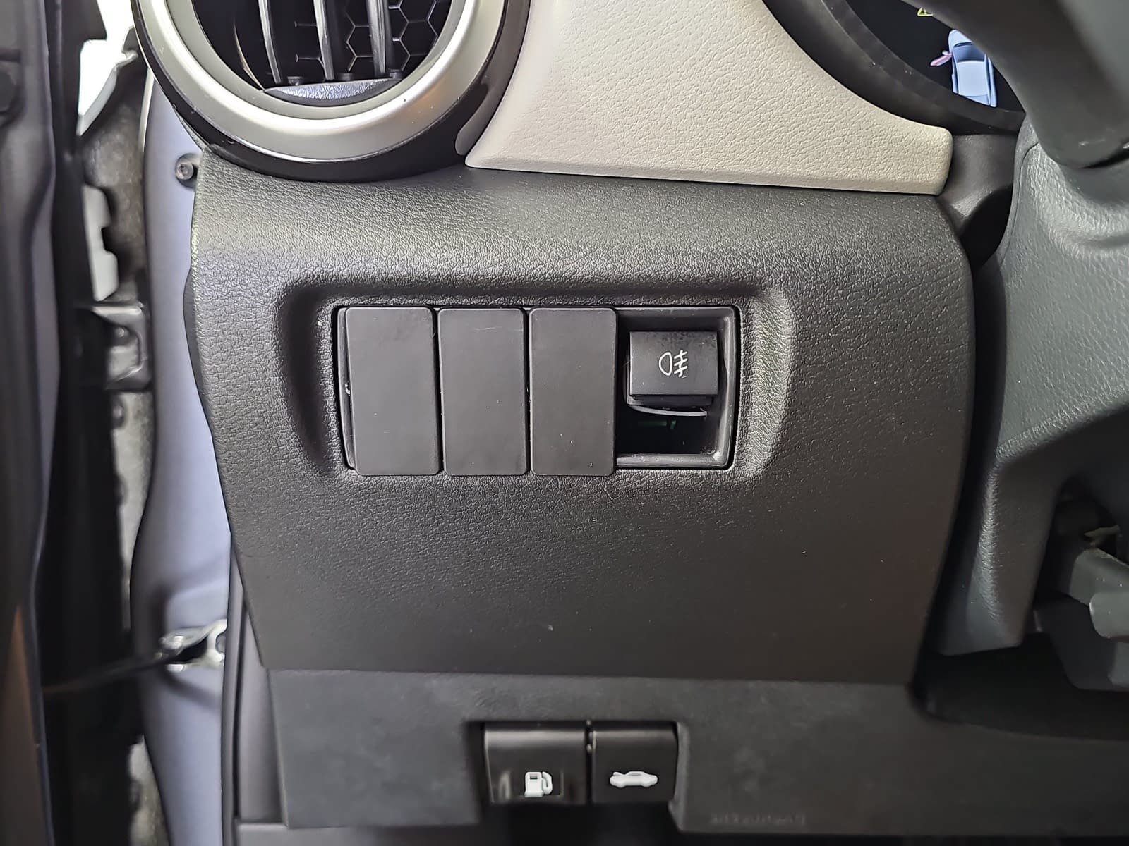 Used 2022 Nissan Versa SV w/ Trunk Package FWD image 24