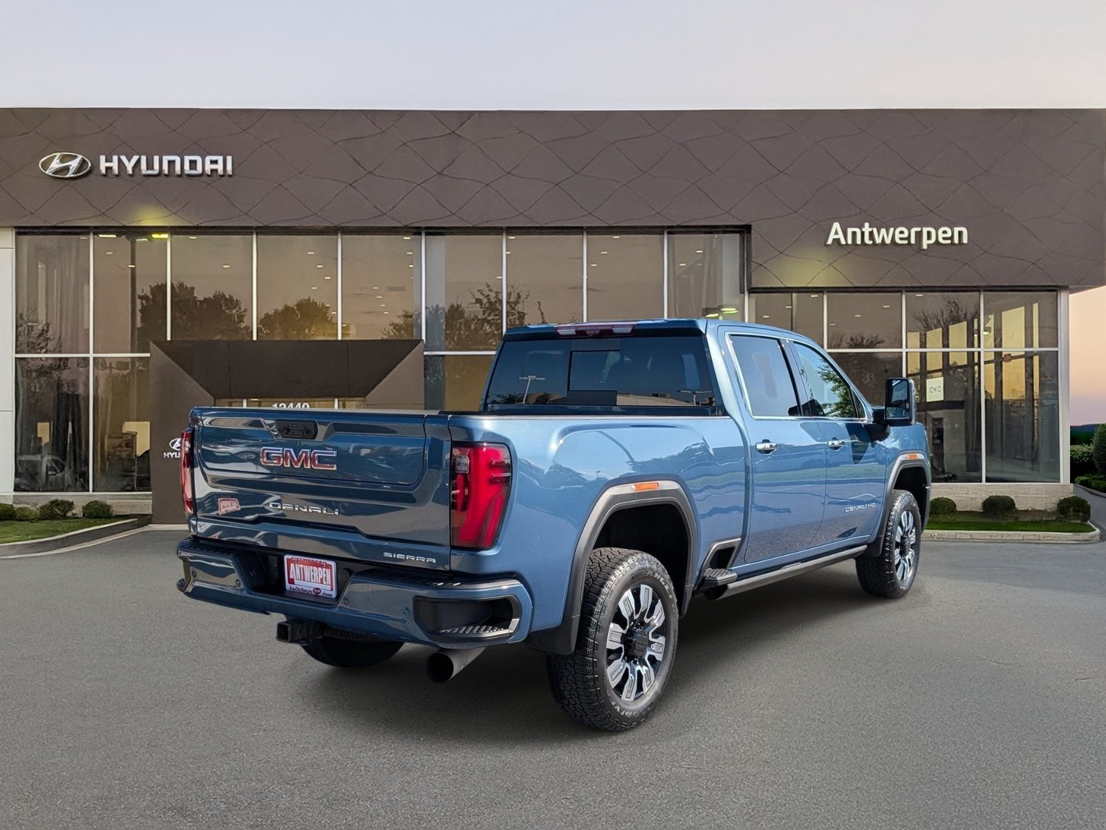 Used 2024 GMC Sierra 2500 Denali w/ Denali Reserve Package AWD/4WD image 3