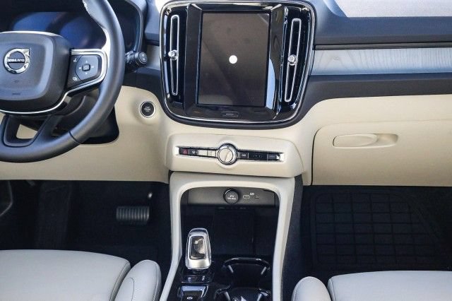 Used 2026 Volvo XC40 B5 Plus w/ Protection Package Premier AWD/4WD image 16