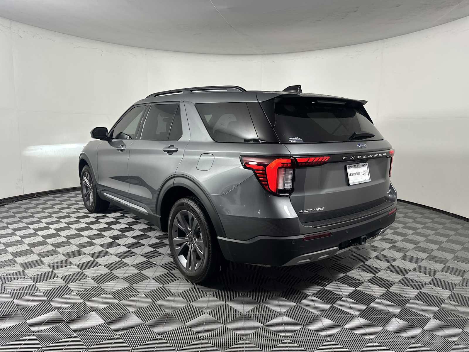 Used 2025 Ford Explorer Active w/ Active Comfort Package AWD/4WD image 5