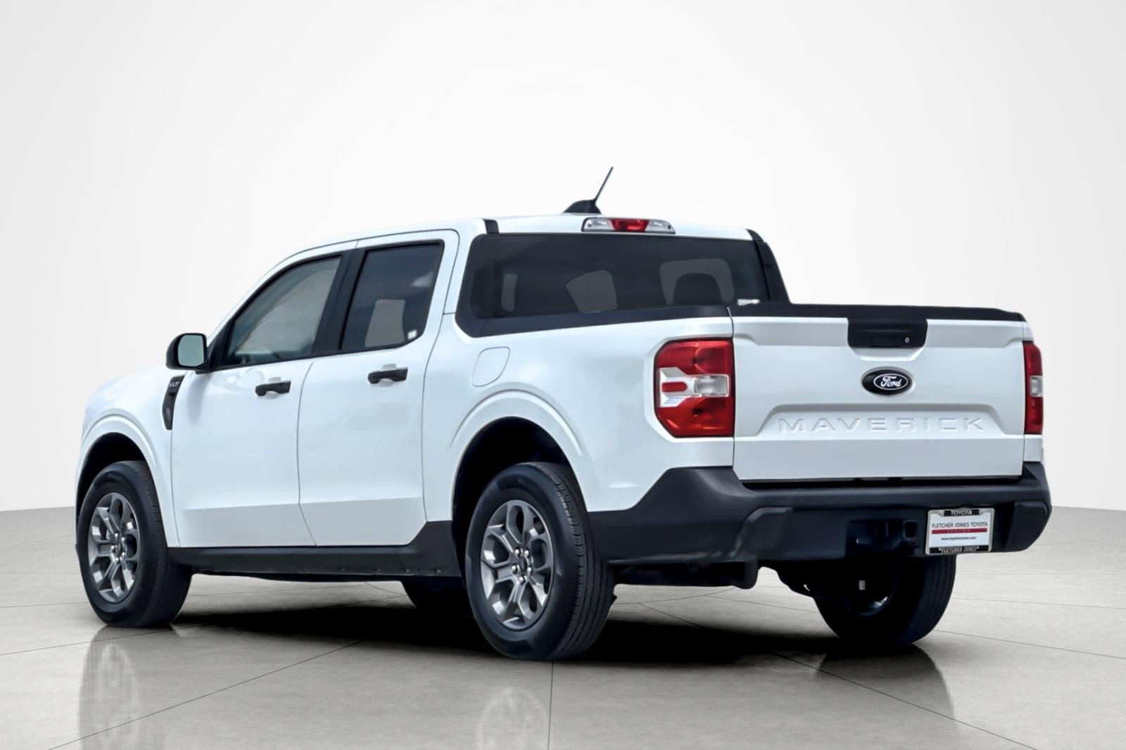Used 2025 Ford Maverick XLT FWD image 3