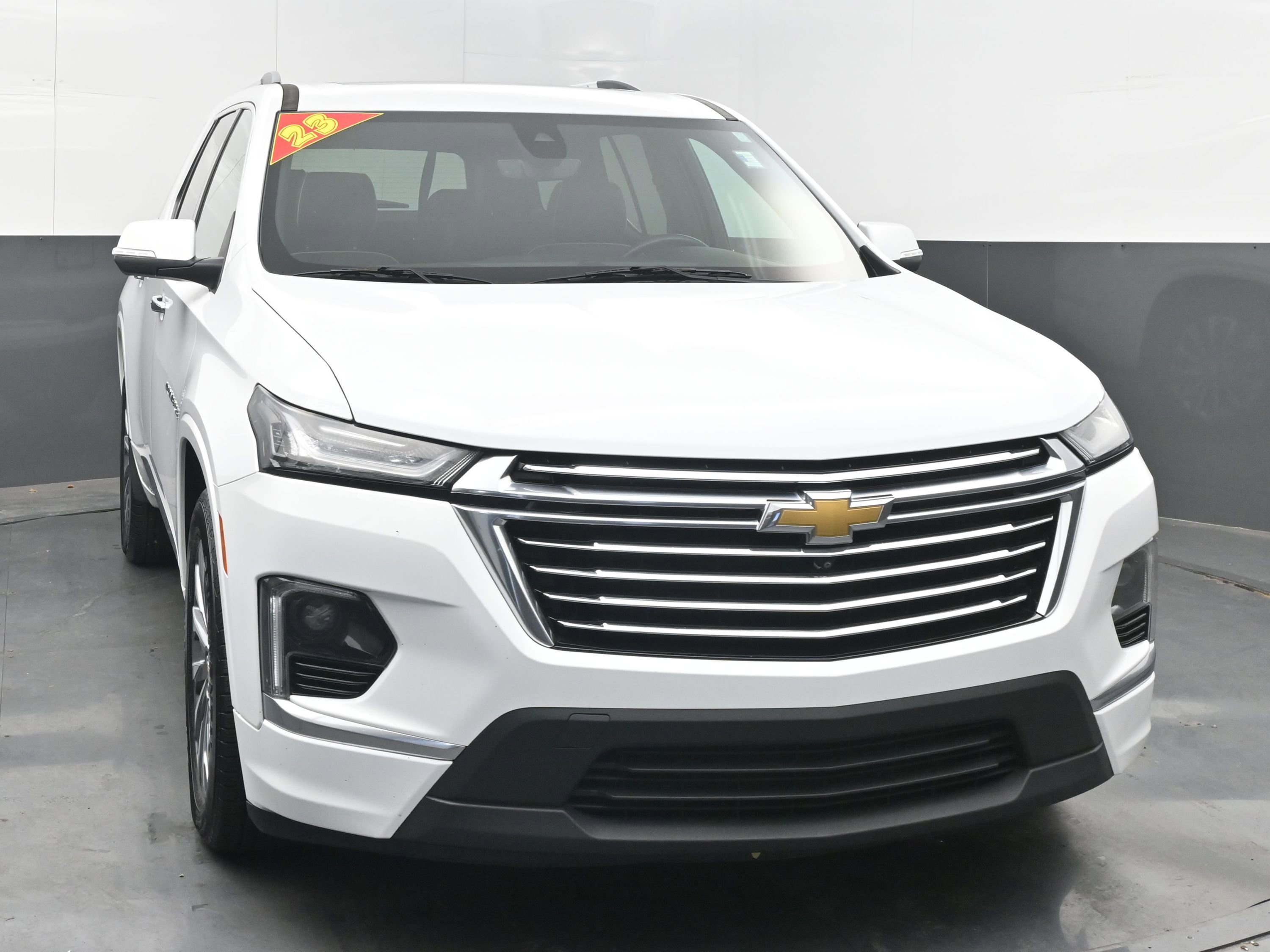 Used 2023 Chevrolet Traverse Premier image 3