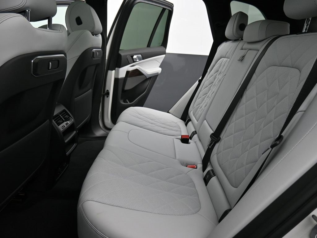 Used 2024 BMW X5 xDrive40i w/ Premium Package image 16