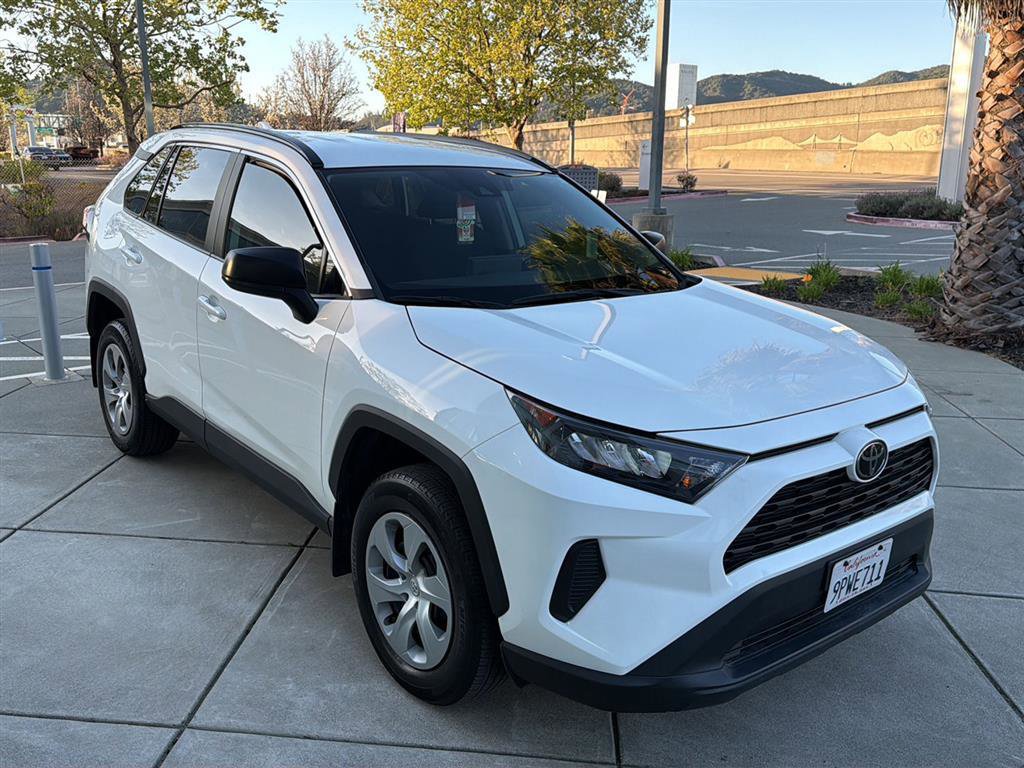 Used 2019 Toyota RAV4 LE image 4